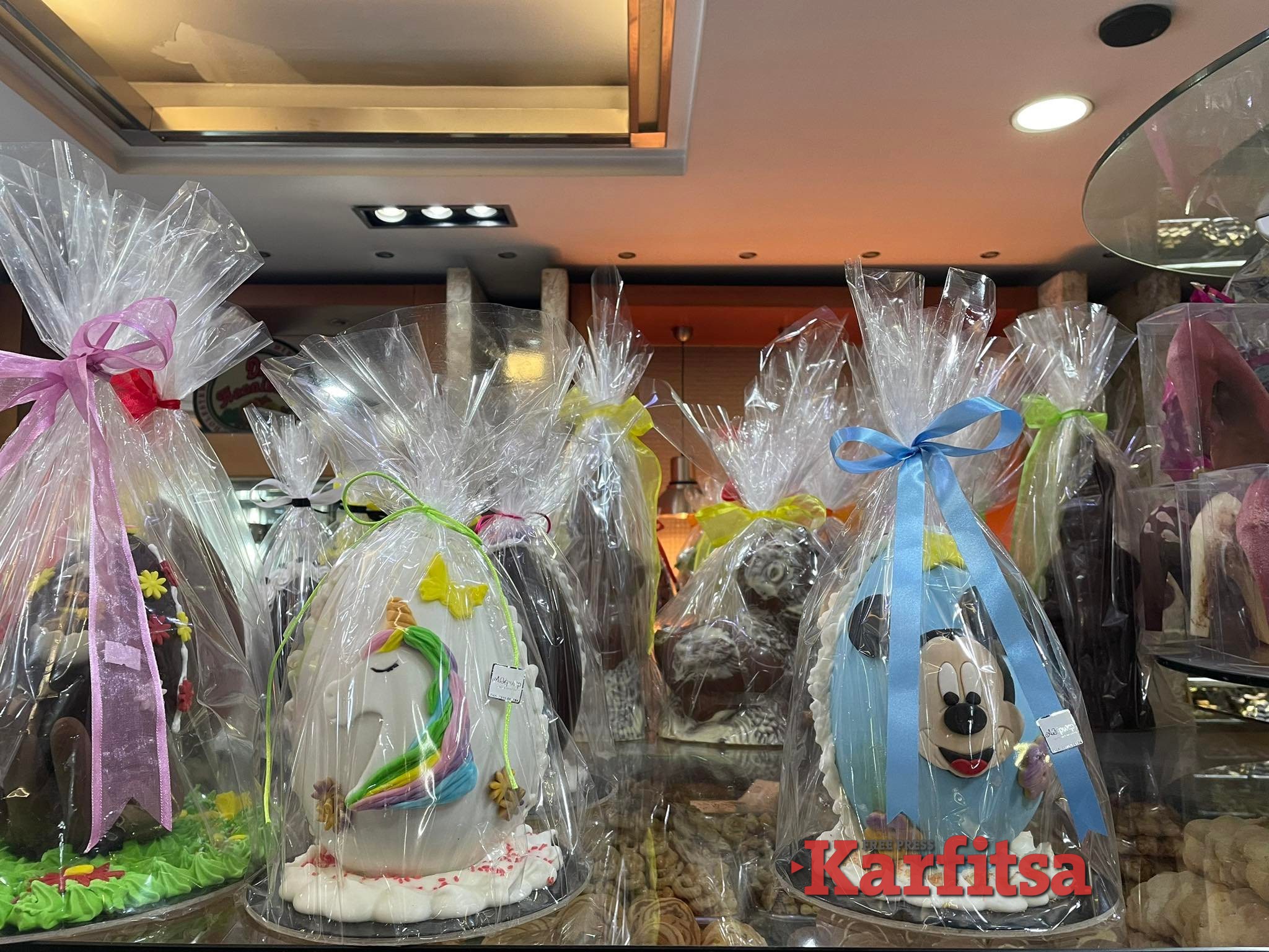 Η Θεσσαλονίκη «ψηφίζει» τσουρέκι και… αβγά με εντυπωσιακά σχέδια (ΦΩΤΟ)