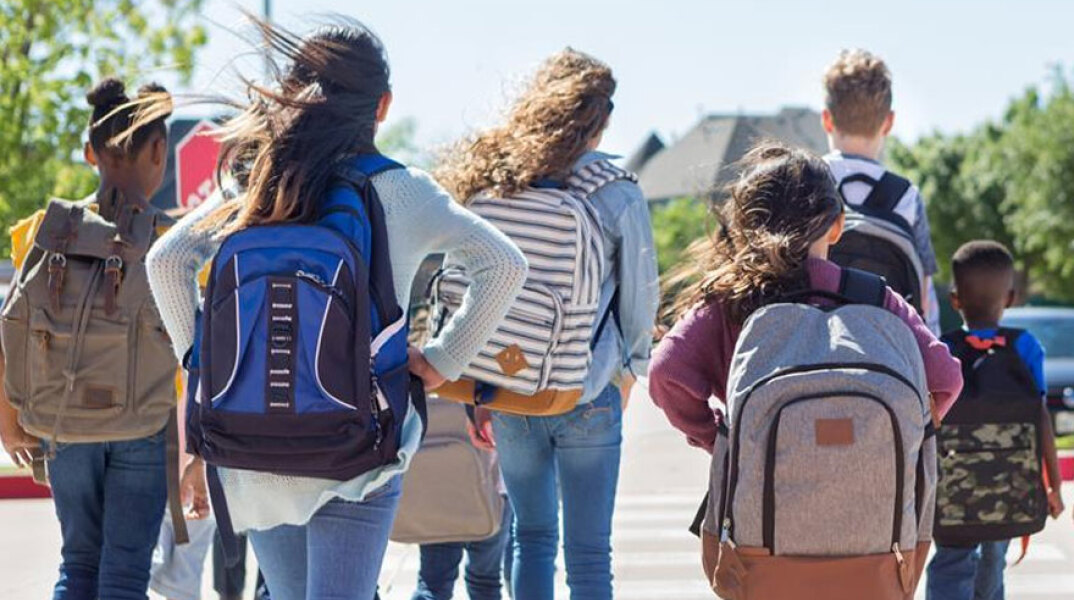 Σχολική τσάντα: Όλα όσα πρέπει να προσέξετε για την ασφάλεια του παιδιού