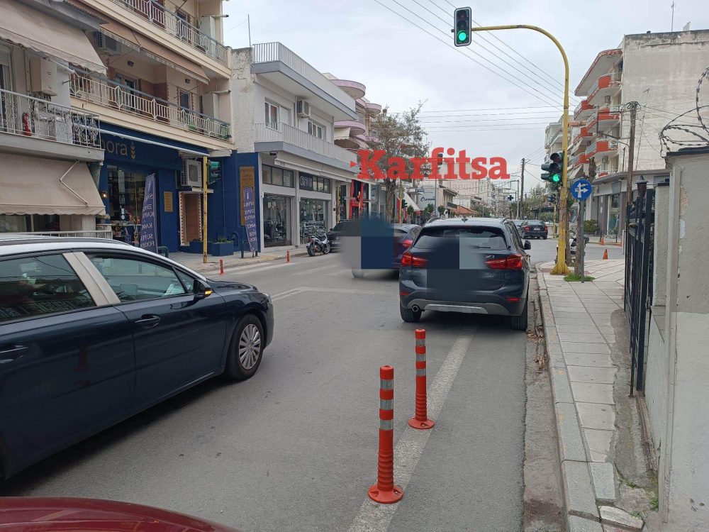 Θεσσαλονίκη: Πεζοδρόμιο … εκατοστών στον Εύοσμο – Ποιος μπορεί να περάσει από εκεί; (ΦΩΤΟ)