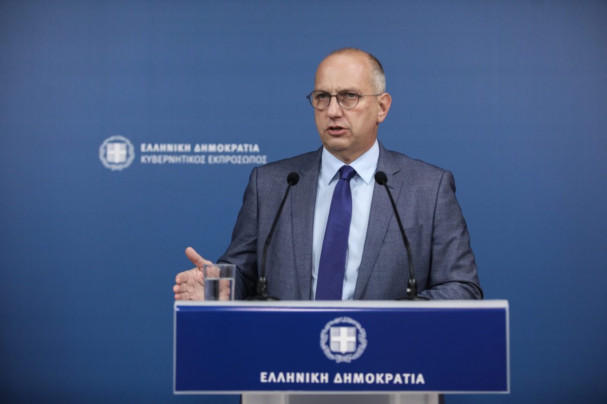 «Με την τάξη και τη νομιμότητα ή με τη βία και τη μπαχαλοποίηση;» ρωτά τον ΣΥΡΙΖΑ ο Οικονόμου