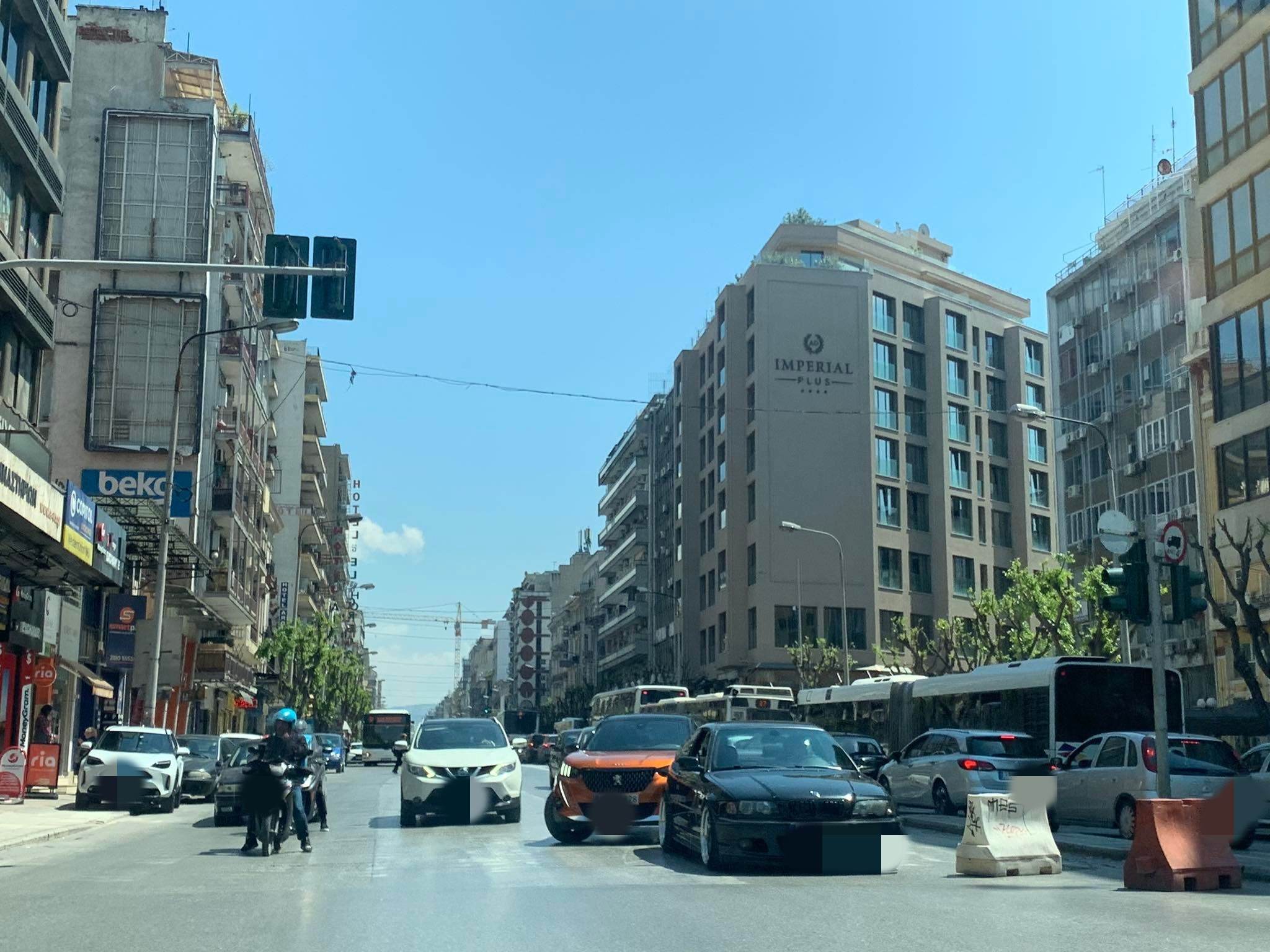 «Τρελό» μποτιλιάρισμα στο κέντρο της Θεσσαλονίκης (ΦΩΤΟ)