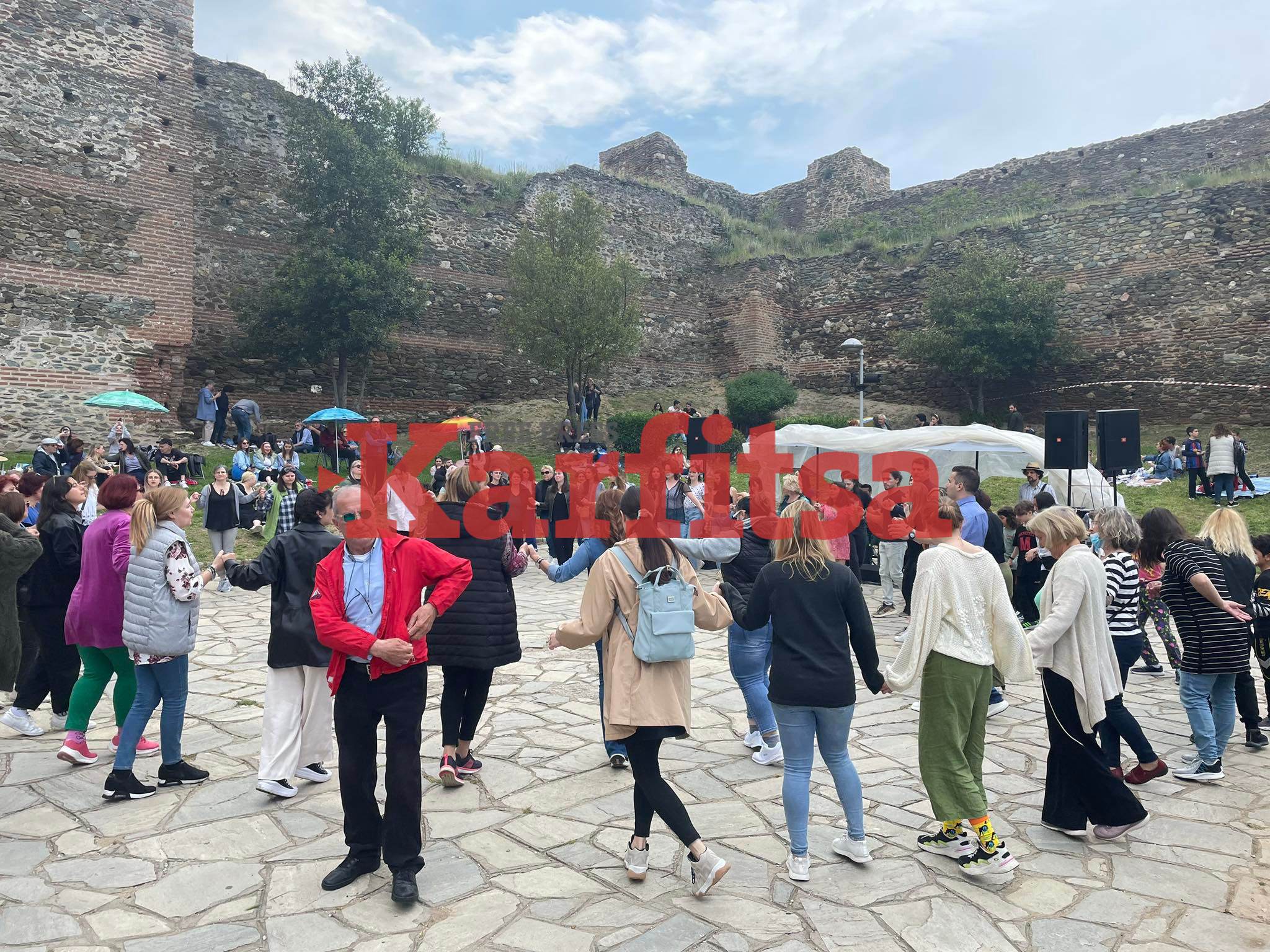 Θεσσαλονίκη: Πικ – νικ με μουσικές και χορό στην Άνω Πόλη (ΦΩΤΟ-Video)