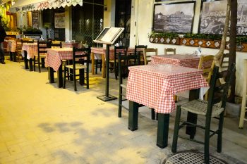 Απίστευτο περιστατικό: Μεσίτης έβαλε πωλητήριο για εστιατόριο χωρίς να το ξέρουν οι ιδιοκτήτες