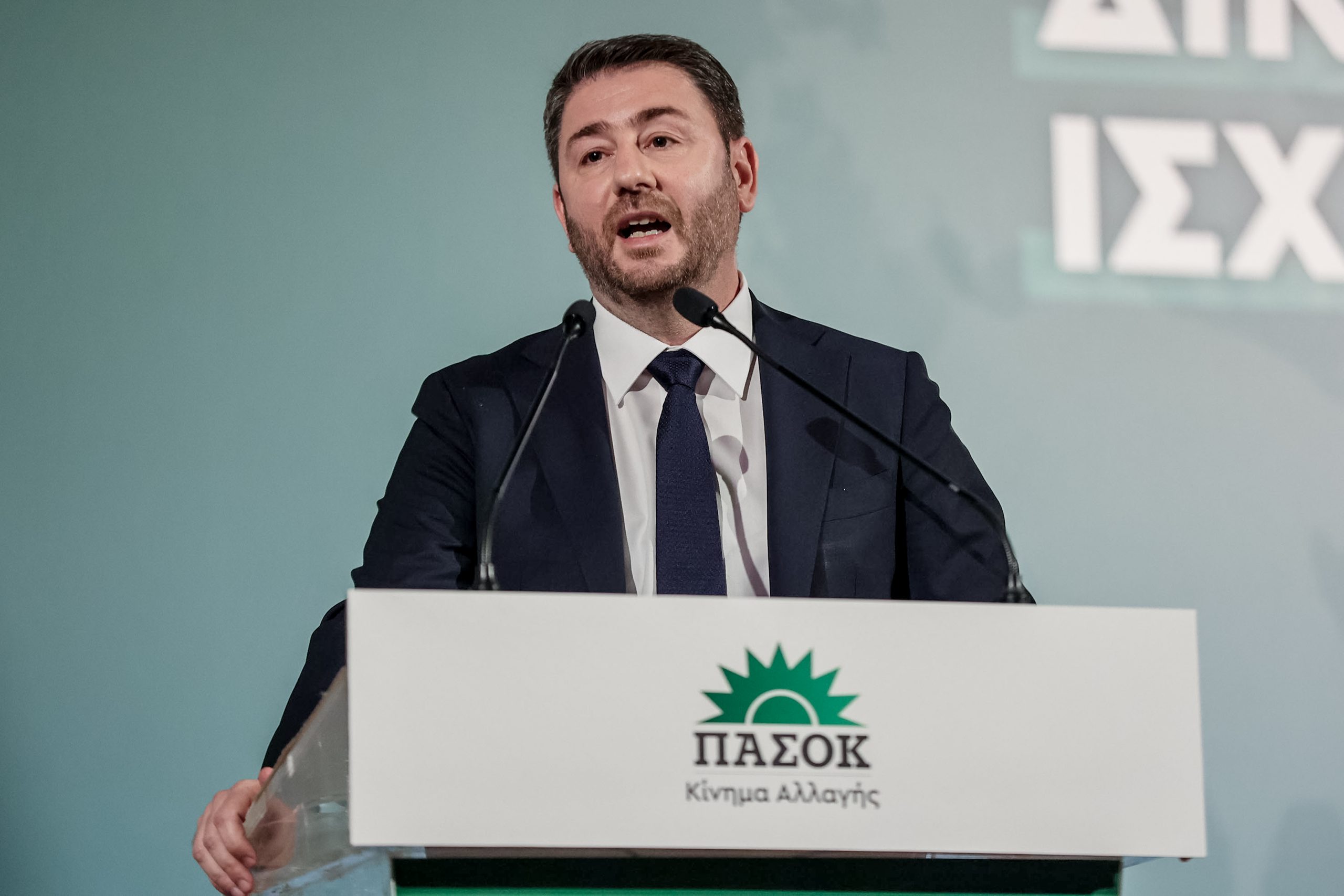 ΠΑΣΟΚ εναντίον ΣΥΡΙΖΑ: Βεντέτα για τα κλεμμένα συνθήματα του Ανδρέα