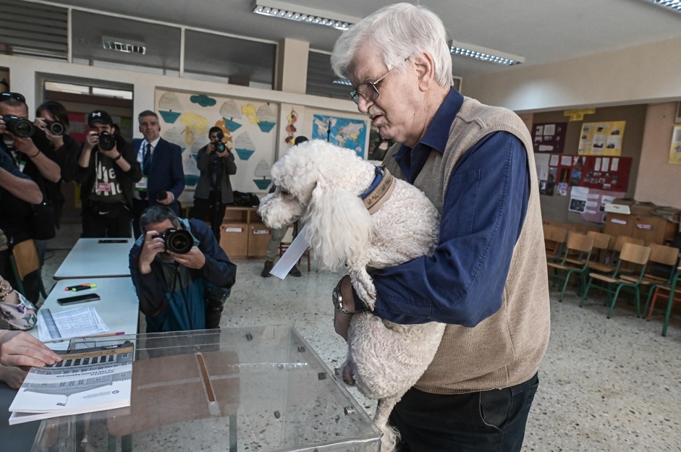 Εκλογές 2023 – Viral ο ψηφόφορος που ψήφισε παρέα με τον σκύλο του (ΦΩΤΟ)