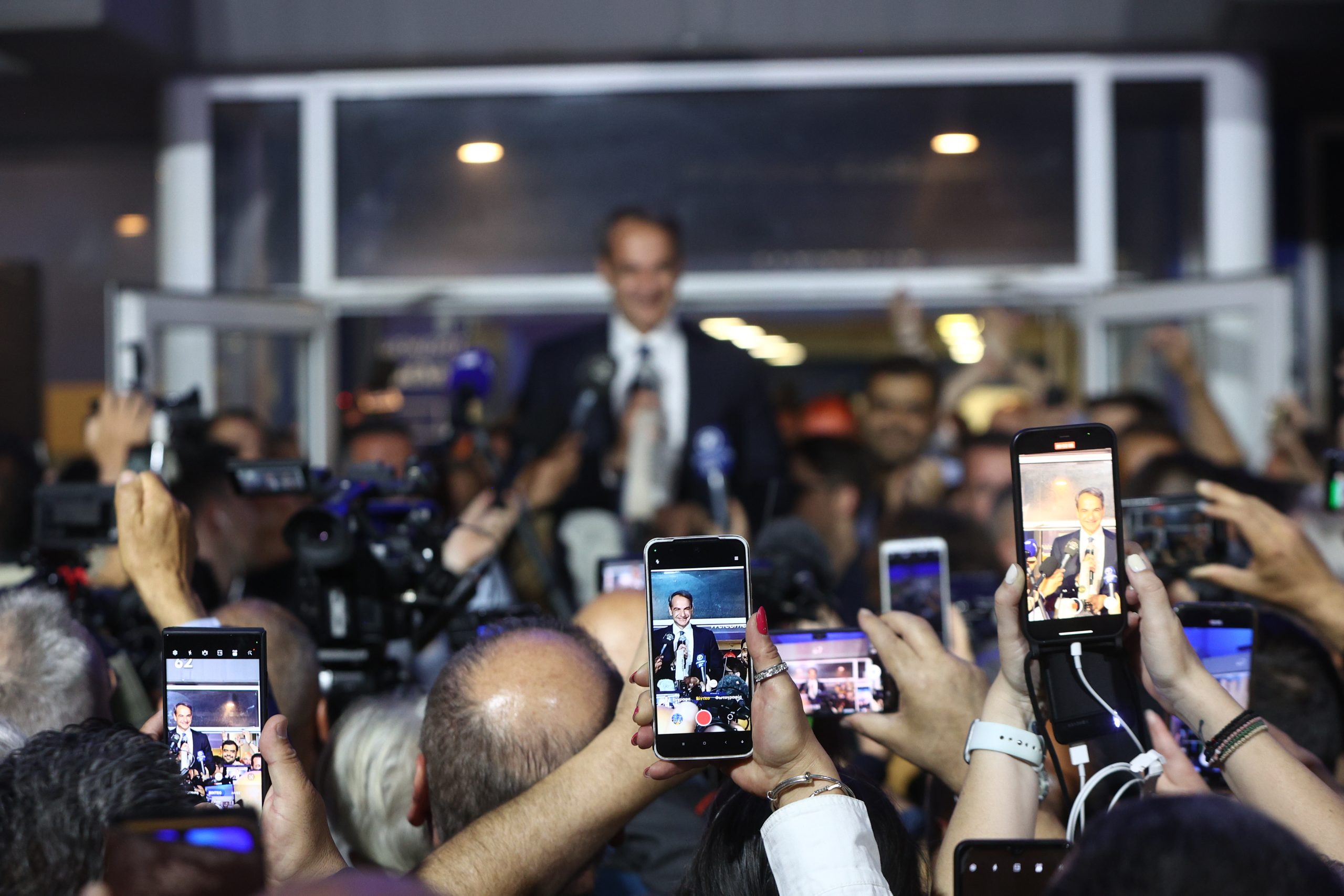 Πρώτη η Νέα Δημοκρατία ακόμη και στους νέους 17-24 ετών