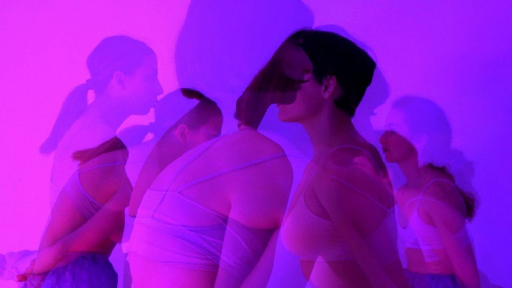 «A short party» στο Θέατρο Αμαλία