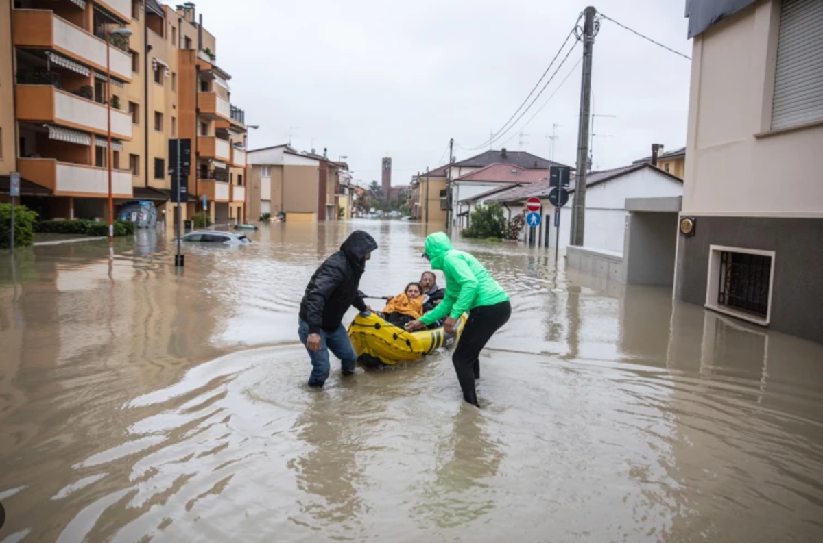 Ιταλία: Δεκάδες νεκροί από τις πλημμύρες – Χιλιάδες οι άστεγοι