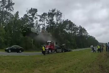 Σοκαριστικό ατύχημα – Αυτοκίνητο εκτοξεύτηκε και στριφογύρισε στον αέρα! (Video)