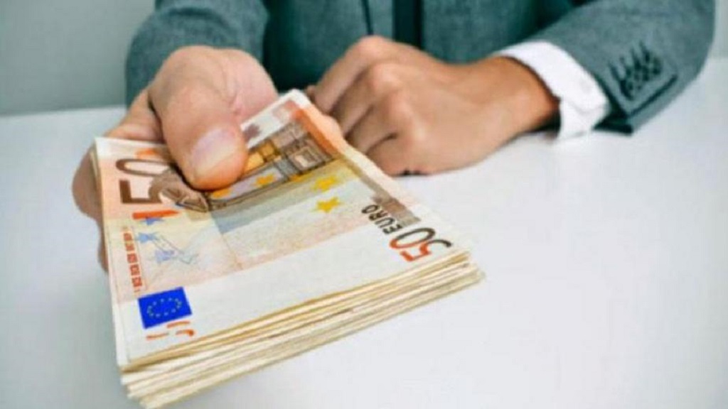 Αύξηση καταθέσεων και μείωση δανείων τον Απρίλιο 2023