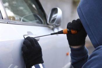 Θεσσαλονίκη: Διέρρηξαν δεκάδες ΙΧ σε πέντε μήνες