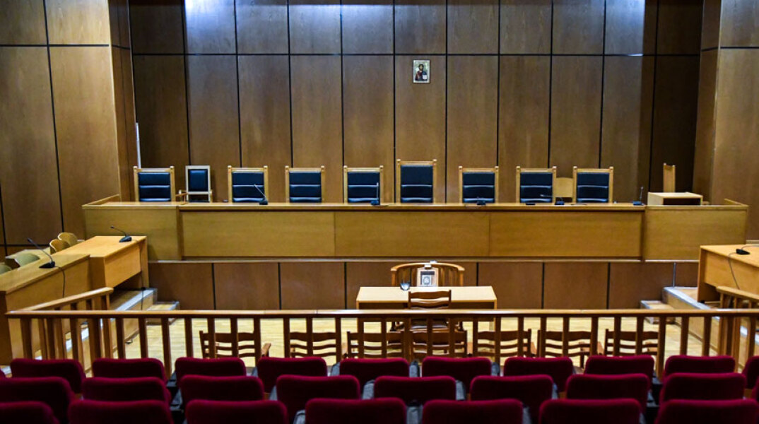 Θεσσαλονίκη: Καταδικάστηκε 53χρονη που είχε γίνει «σκιά» μιας δημοσιογράφου - Της έστελνε δώρα ενώ πήγε μέχρι και στο σπίτι της