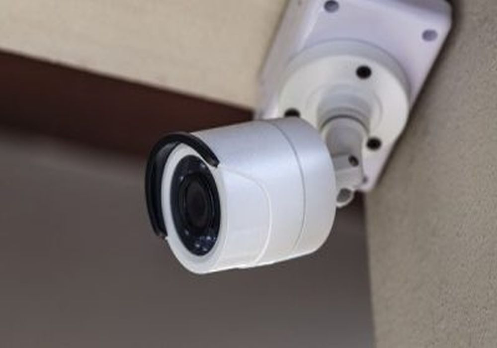 Πατέρας κατέγραφε με κρυφή κάμερα την 15χρονη κόρη του