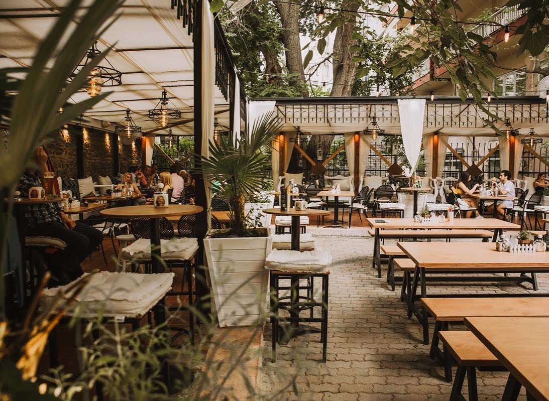 «Έπαυλη Μαρόκκου»: Το πιο «cool» σημείο της Θεσσαλονίκης για το καλοκαιράκι (ΦΩΤΟ)