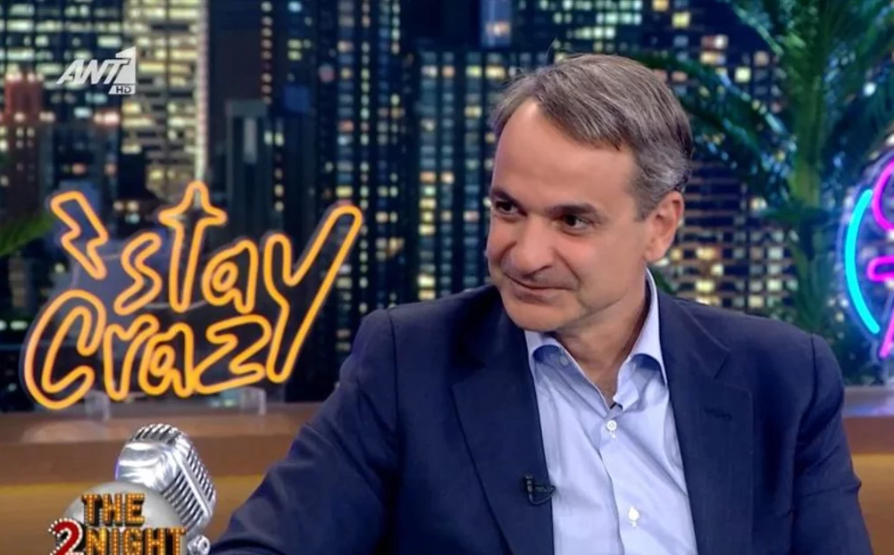 Το Netflix αποθέωσε την ατάκα Μητσοτάκη ότι βλέπει «Emily In Paris»: Δεν είναι guilt, είναι pleasure!