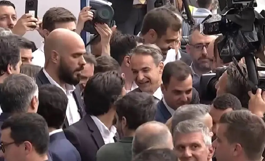 Έφτασε στα γραφεία της ΝΔ ο Κ. Μητσοτάκης