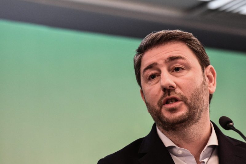 Επίθεση Ανδρουλάκη στον Τσίπρα: «Γίνεται τυμβωρύχος του Ανδρέα Παπανδρέου» – Βολές και κατά Μητσοτάκη