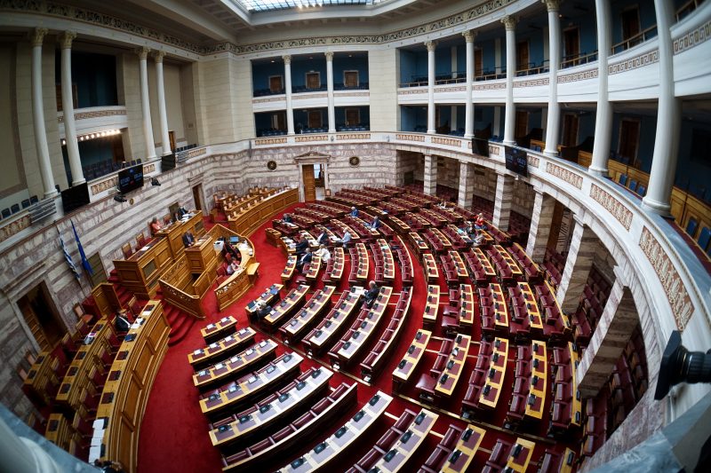 16% το ποσοστό των εκτός Βουλής κομμάτων! Δεύτερο ιστορικό υψηλό στη μεταπολίτευση