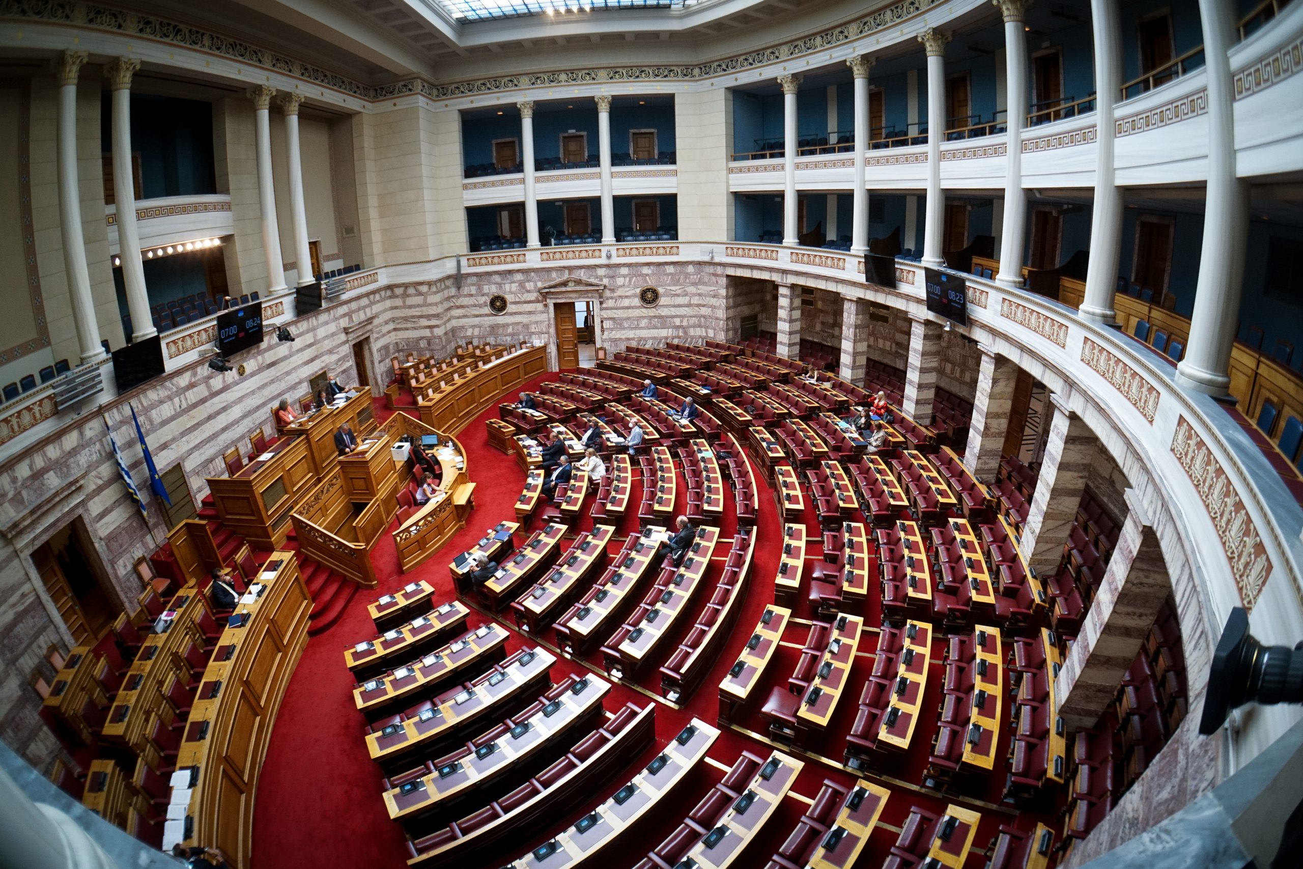 Την Κυριακή το απόγευμα ορκίζεται για… 24 ώρες η νέα Βουλή