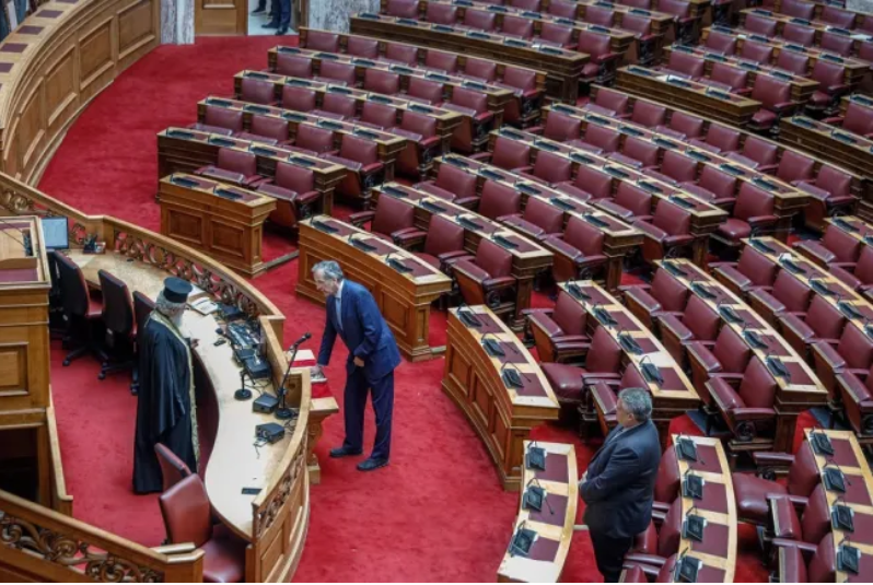 Γιατί ορκίστηκε μόνος του στη Βουλή ο Αντώνης Σαμαράς