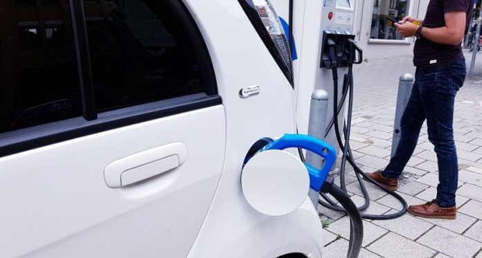 Αυτοκίνητο: Οι χώρες με τις υψηλότερες και χαμηλότερες τιμές ηλεκτρικής ενέργειας