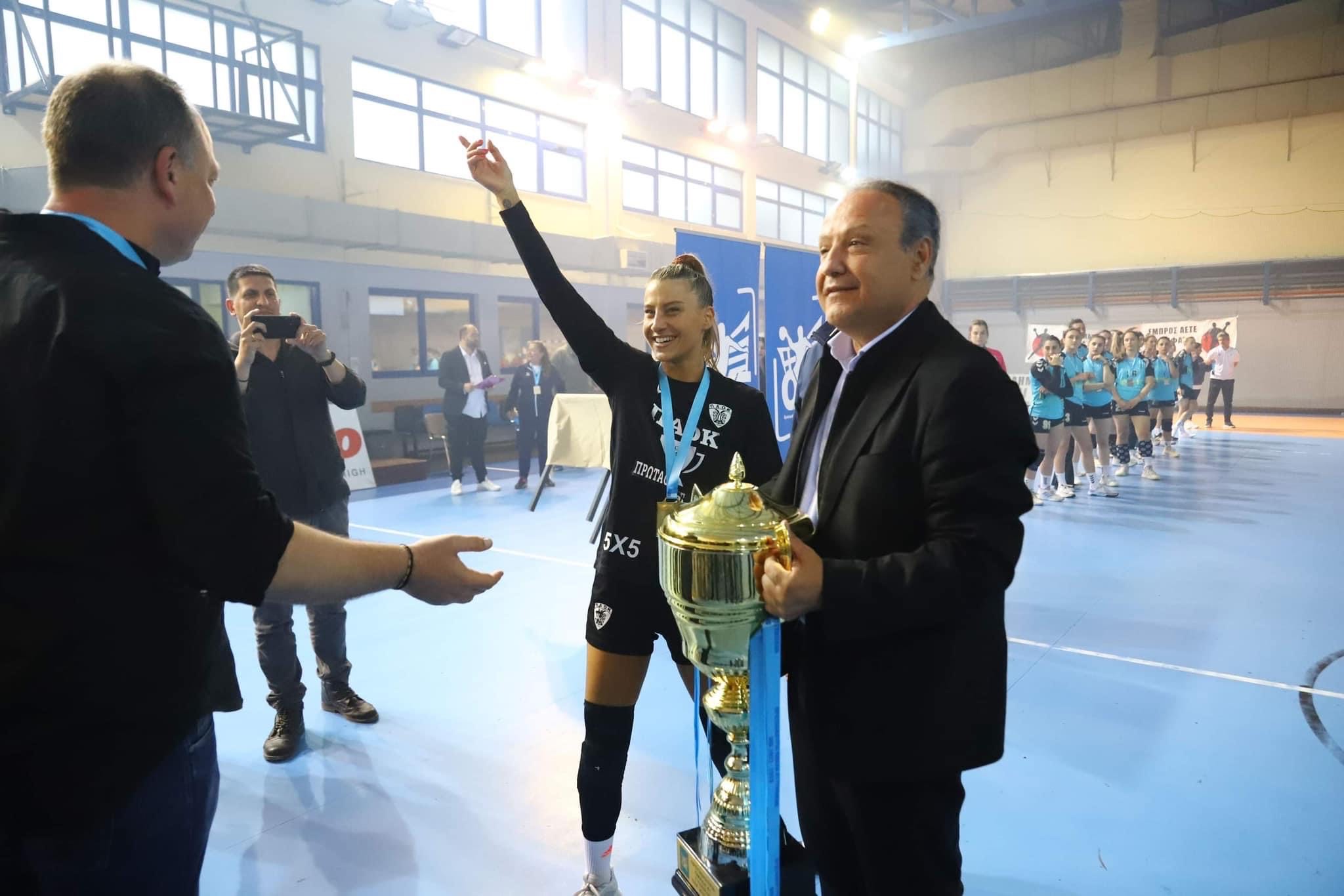 Ο Στέλιος απένειμε τον τίτλο στο χάντμπολ