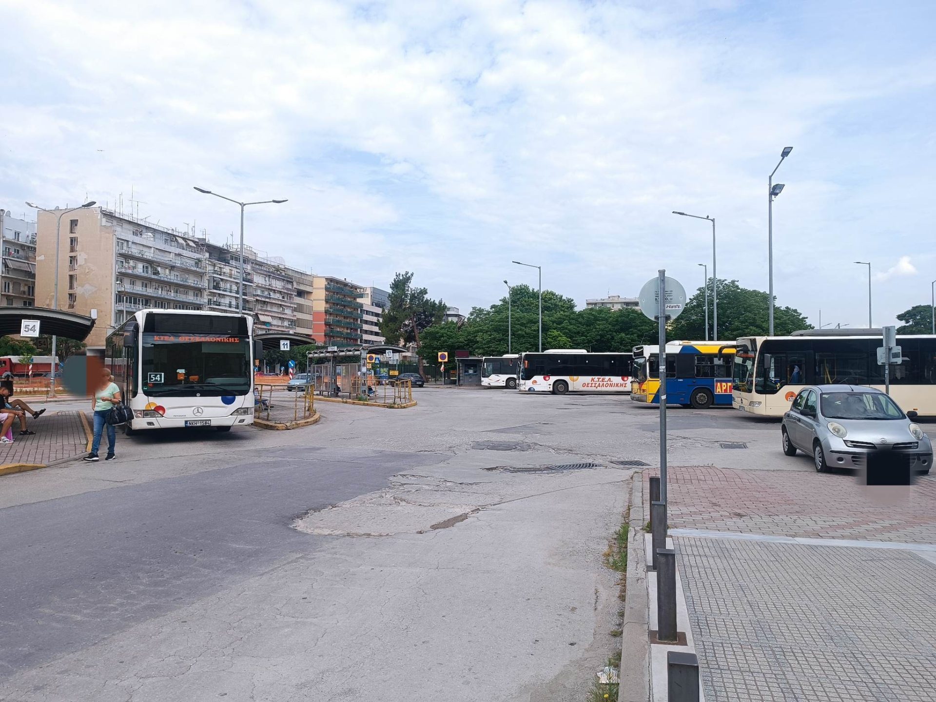 Θεσσαλονίκη: Βομβαρδισμένο τοπίο ο δρόμος στο Νέο Σιδηροδρομικό Σταθμό (ΦΩΤΟ-Video)