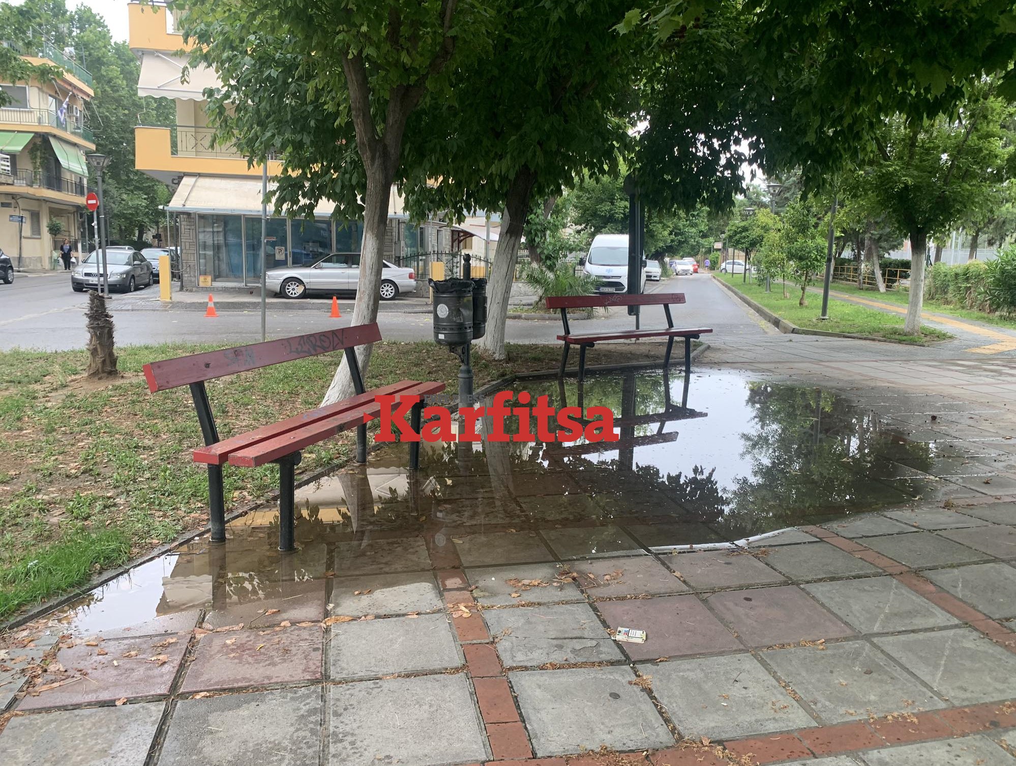 Θεσσαλονίκη: Πάρκο ιδανικό για… ποδόλουτρο – Γεμάτο νερά λόγω της κλίσης του εδάφους (ΦΩΤΟ)