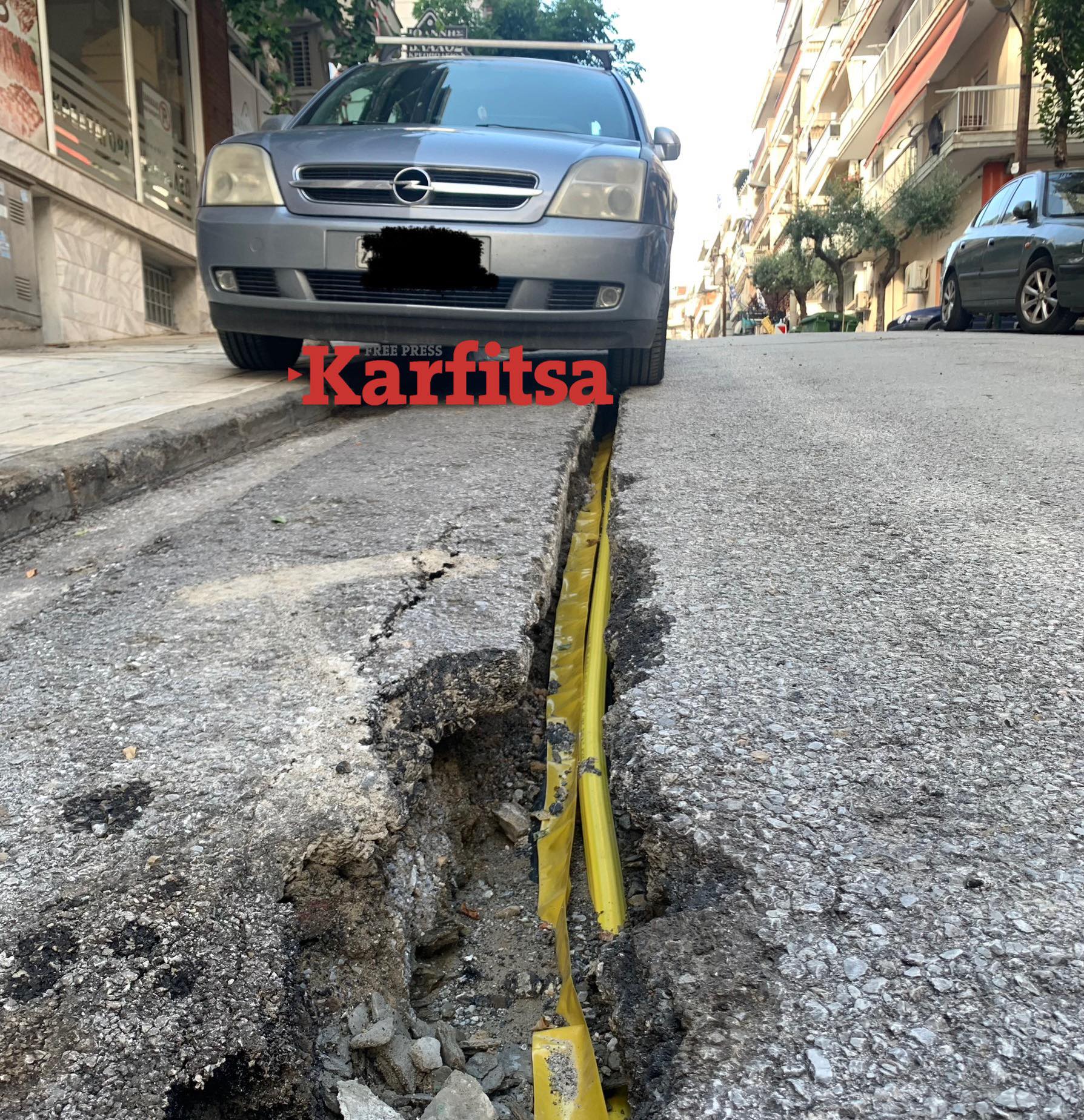 Θεσσαλονίκη: Παρκάρουν πάνω σε τρυπημένο οδόστρωμα τα ΙΧ (ΦΩΤΟ)