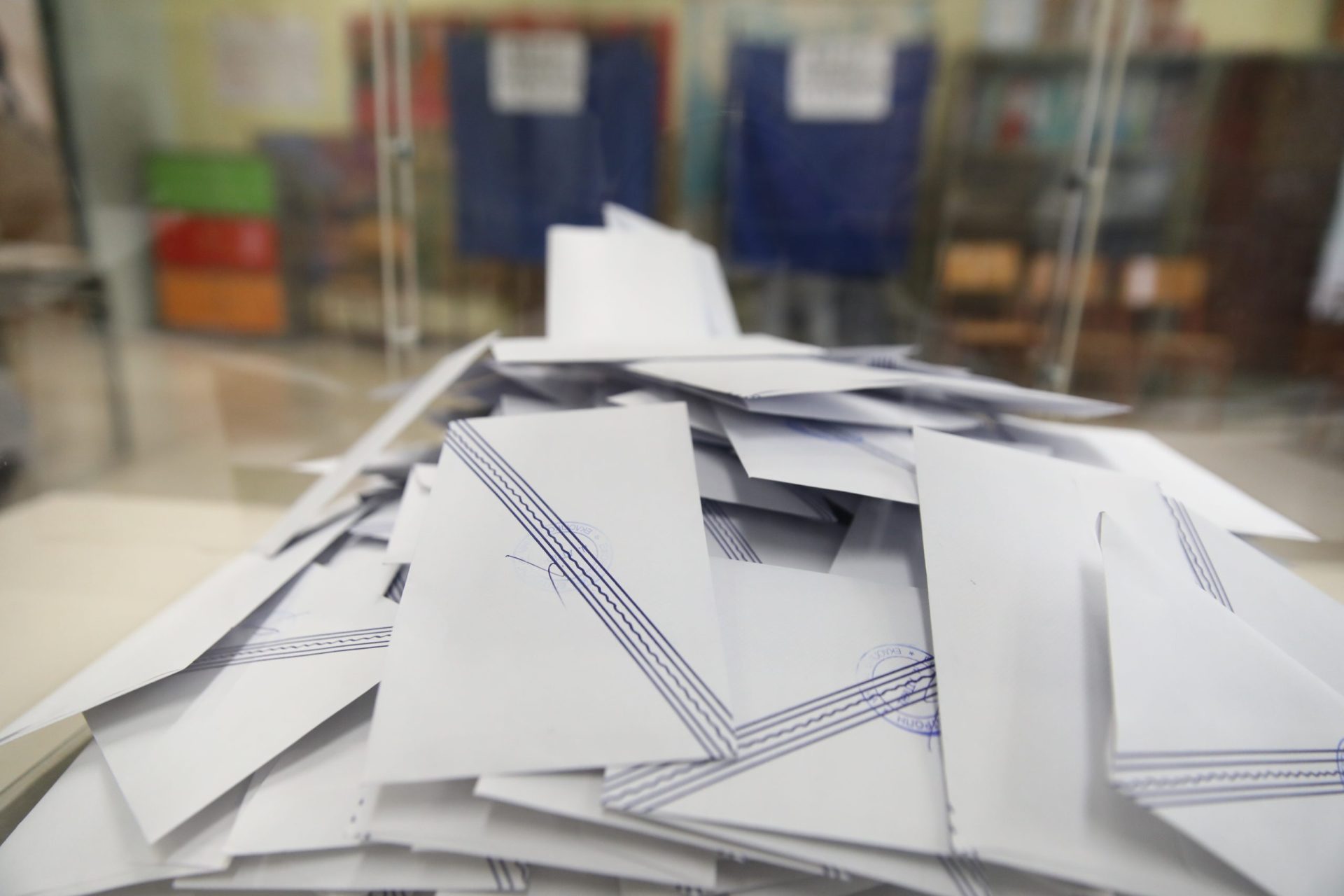Εκλογές 2023 – Δημοσκόπηση Mega: Καθαρή υπεροχή της ΝΔ και πτώση του ΣΥΡΙΖΑ – Ποια κόμματα μπαίνουν στη Βουλή