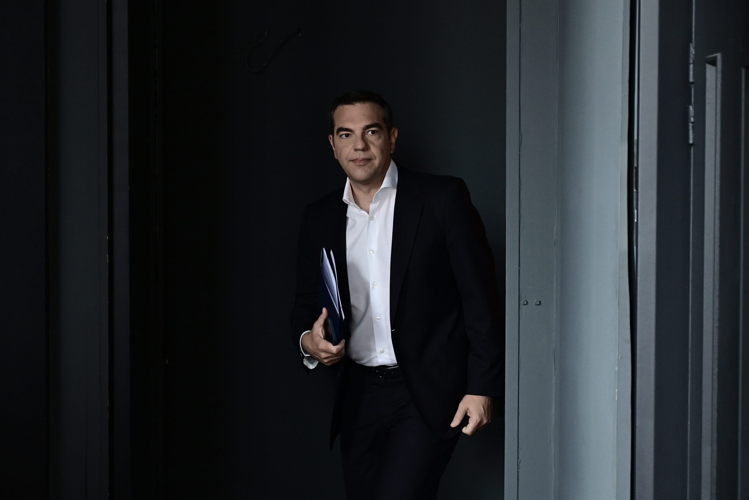 Ο Τσίπρας μετά τη συντριπτική του ήττα ανοίγει τα χαρτιά του στο Εκτελεστικό Γραφείο