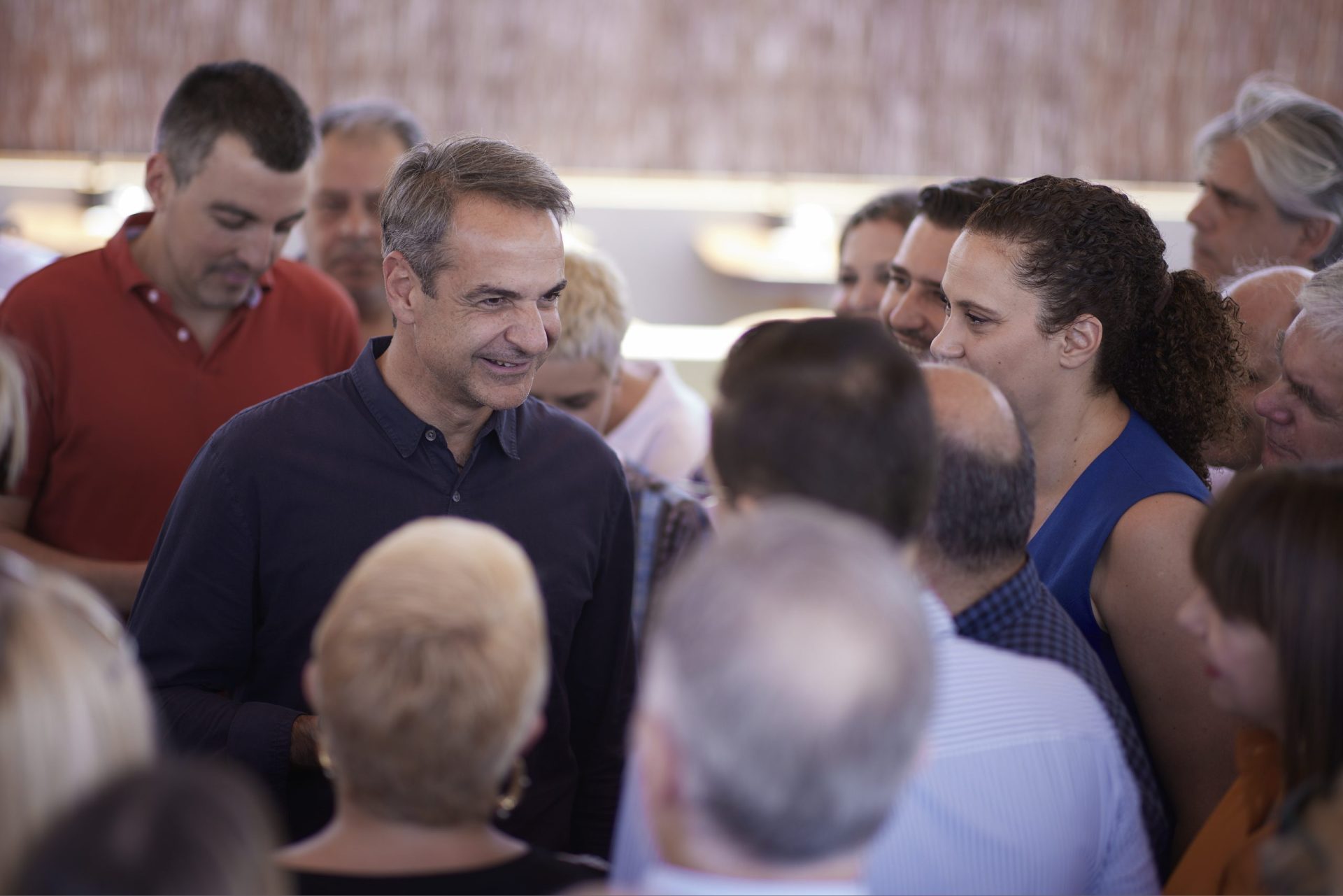 Για χαλαρό καφέ με δημοσιογράφους ο Κ. Μητσοτάκης