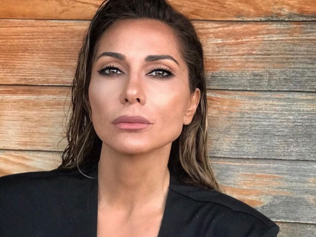 Με πράσινη ολόσωμη φόρμα στη σκηνή η Δέσποινα Βανδή (ΦΩΤΟ)