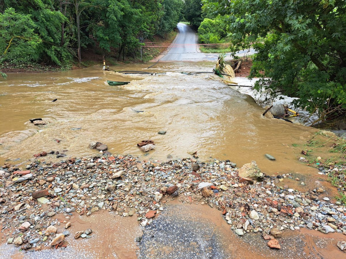 Προβλήματα από την κακοκαιρία στο δήμο Θέρμης- Εγκλωβίστηκε ΙΧ (ΦΩΤΟ)