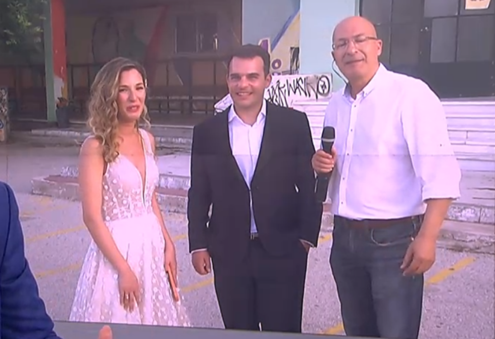 Εκλογές 2023: Ζευγάρι πήγε να ψηφίσει αμέσως μετά το γαμήλιο γλέντι (Video)