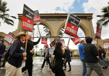ΗΠΑ: Υπέρ των απεργιών στις αυτοκινητοβιομηχανίες και στο Χόλιγουντ η πλειονότητα των Αμερικανών