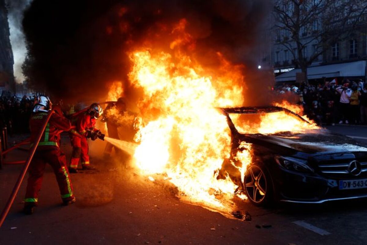 «Εμπόλεμη ζώνη» η Γαλλία μετά τη δολοφονία 17χρονου από αστυνομικό – 40.000 αστυνομικοί στους δρόμους και απαγόρευση κυκλοφορίας (Video)