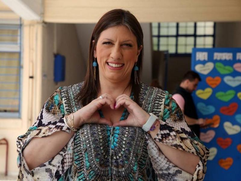 Ζωή Κωνσταντοπούλου: Αποκαλύπτει τον λόγο που κάνει συνέχεια… καρδούλες