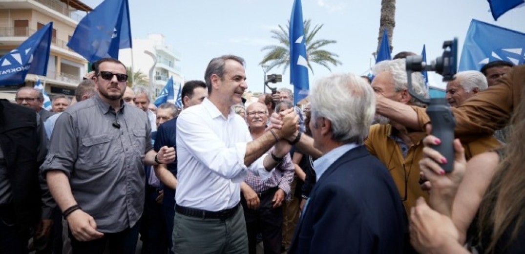 K. Μητσοτάκης: Πήγε να χαιρετήσει στο περίπτερο του ΣΥΡΙΖΑ στη Νέα Ιωνία και του έκαναν νόημα να φύγει
