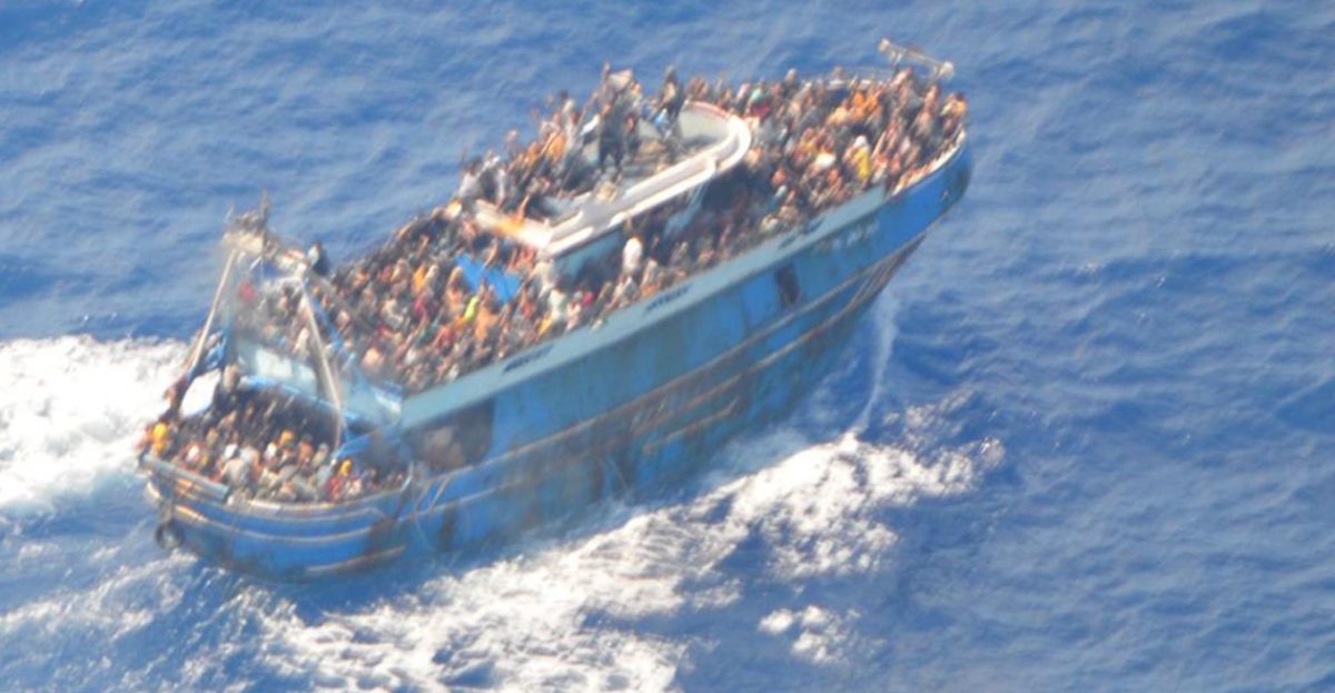 Ναυάγιο στην Πύλο: Νέα φωτογραφία από το πλοίο με τους μετανάστες πριν βυθιστεί (ΦΩΤΟ)