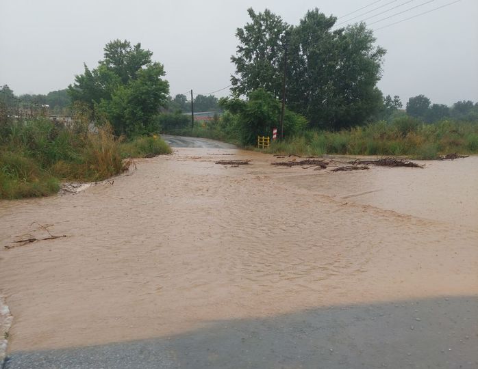 Διακόπηκε η κυκλοφορία στην επαρχιακή οδό Τούμπας – Ευρωπού λόγω της έντονης βροχόπτωσης