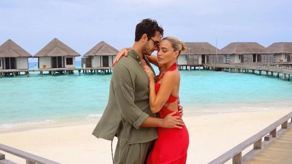 Κόνι Μεταξά: Τρυφερή ερωτική εξομολόγηση στον Μάριο Καπότση – «Σ’ αγαπώ για πάντα»