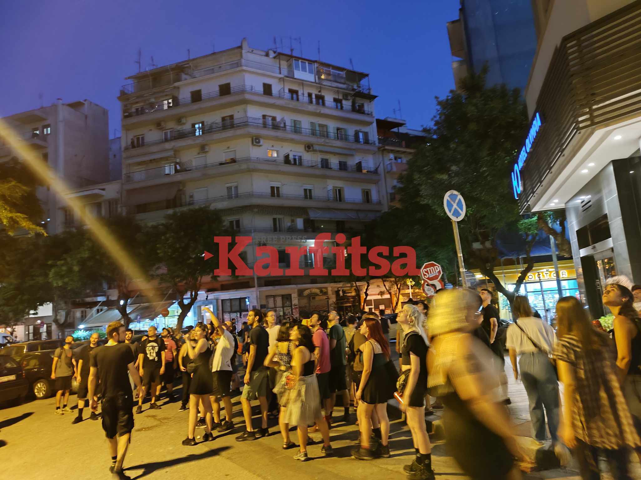 Θεσσαλονίκη: Πέταξαν αυγά στους συμμετέχοντες της πορείας για την δολοφονία της τρανς γυναίκας (ΦΩΤΟ)