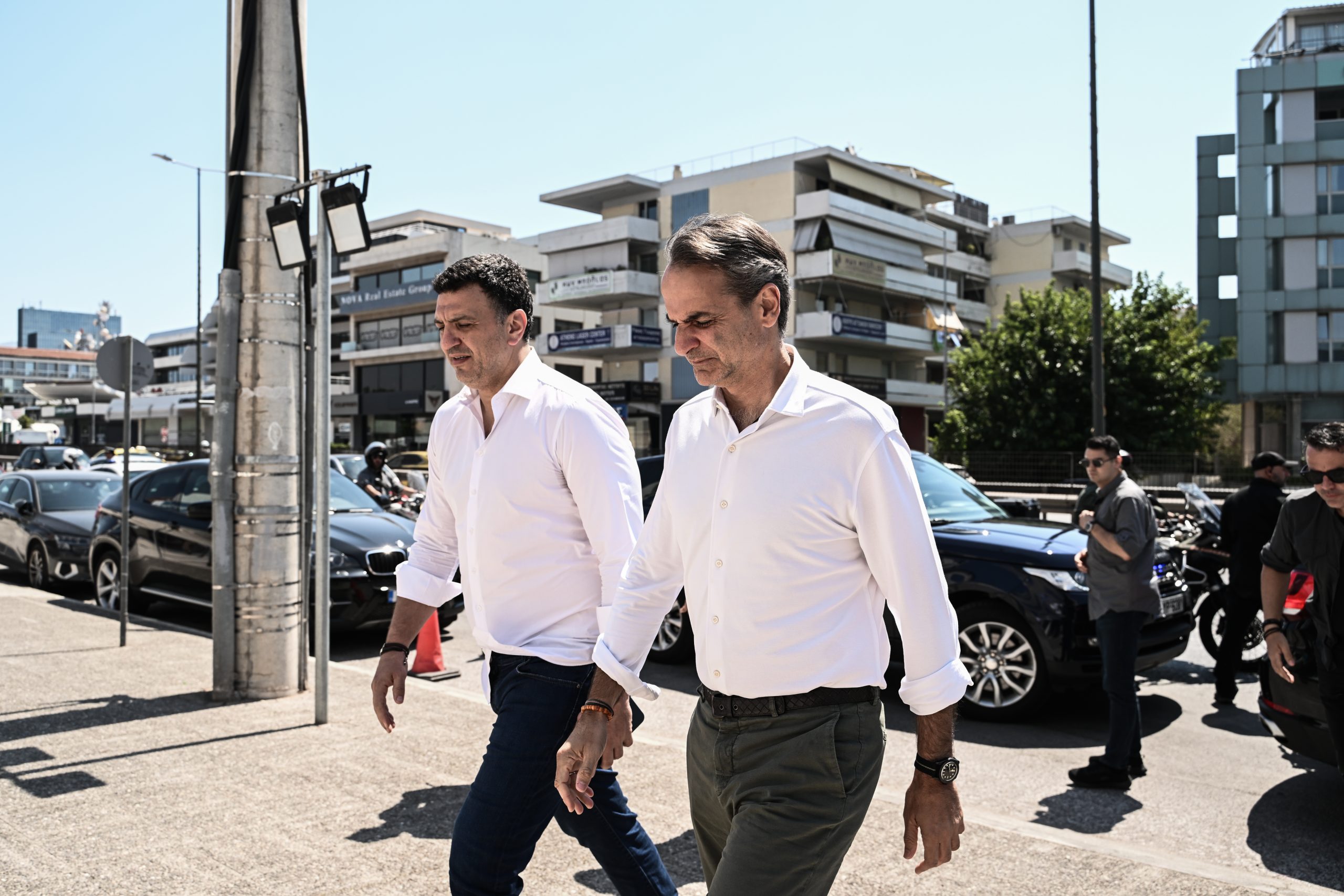 Στο Συντονιστικό Κέντρο Επιχειρήσεων ο Κ. Μητσοτάκης – Ενημερώθηκε για τα πύρινα μέτωπα (Video)