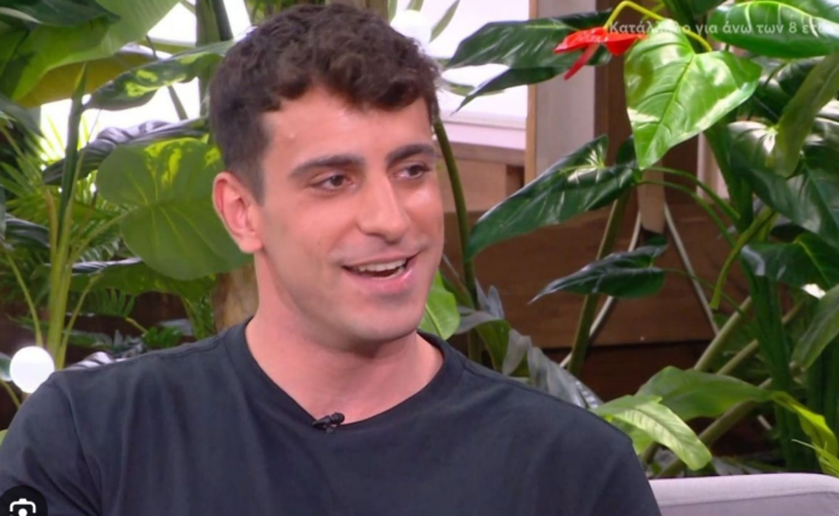 Ο Αλέξανδρος Σκουρλέτης από τη “Γη της Ελιάς” ποζάρει .. μόνο με το μαγιό του (ΦΩΤΟ)