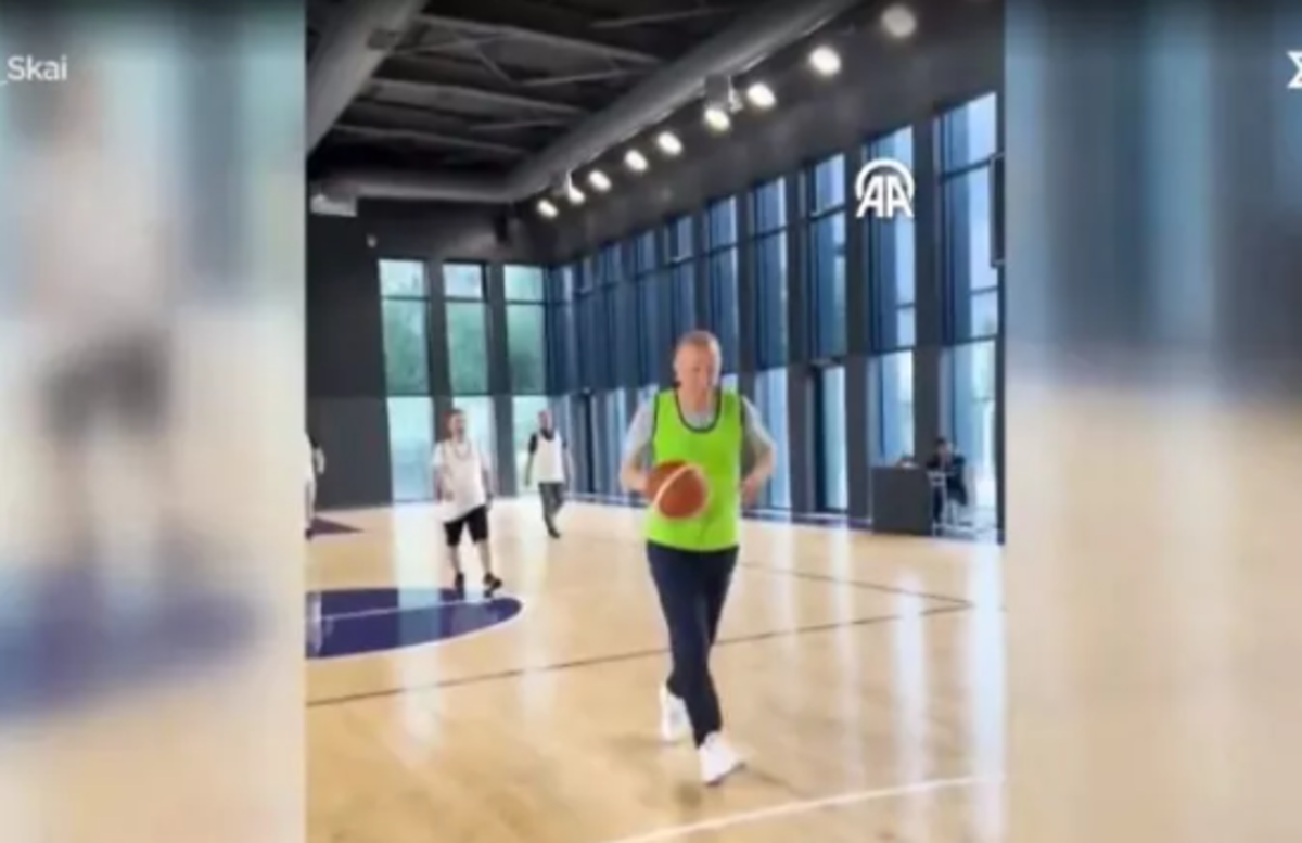 O Ερντογάν έπαιξε μπάσκετ με τον Ιμπραήμ Καλίν και τον Φαχρετίν Αλτούν