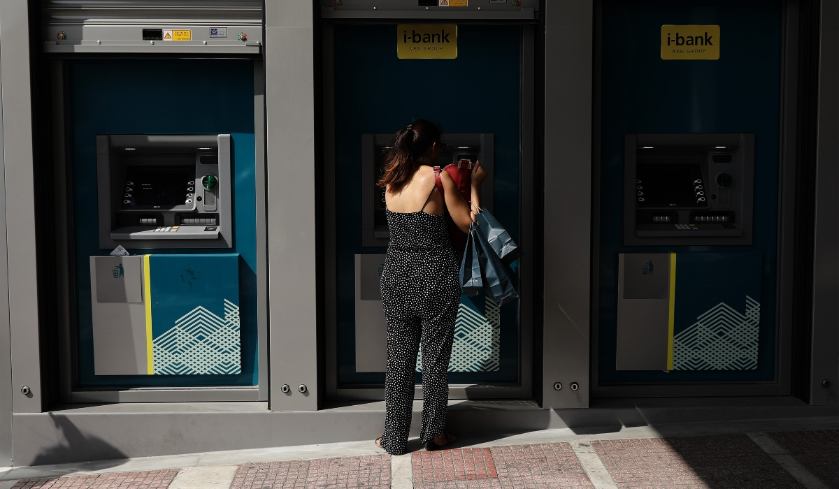 Θεσσαλονίκη: Της υπέκλεψαν τους τραπεζικούς λογαριασμούς και τους άδειασαν!