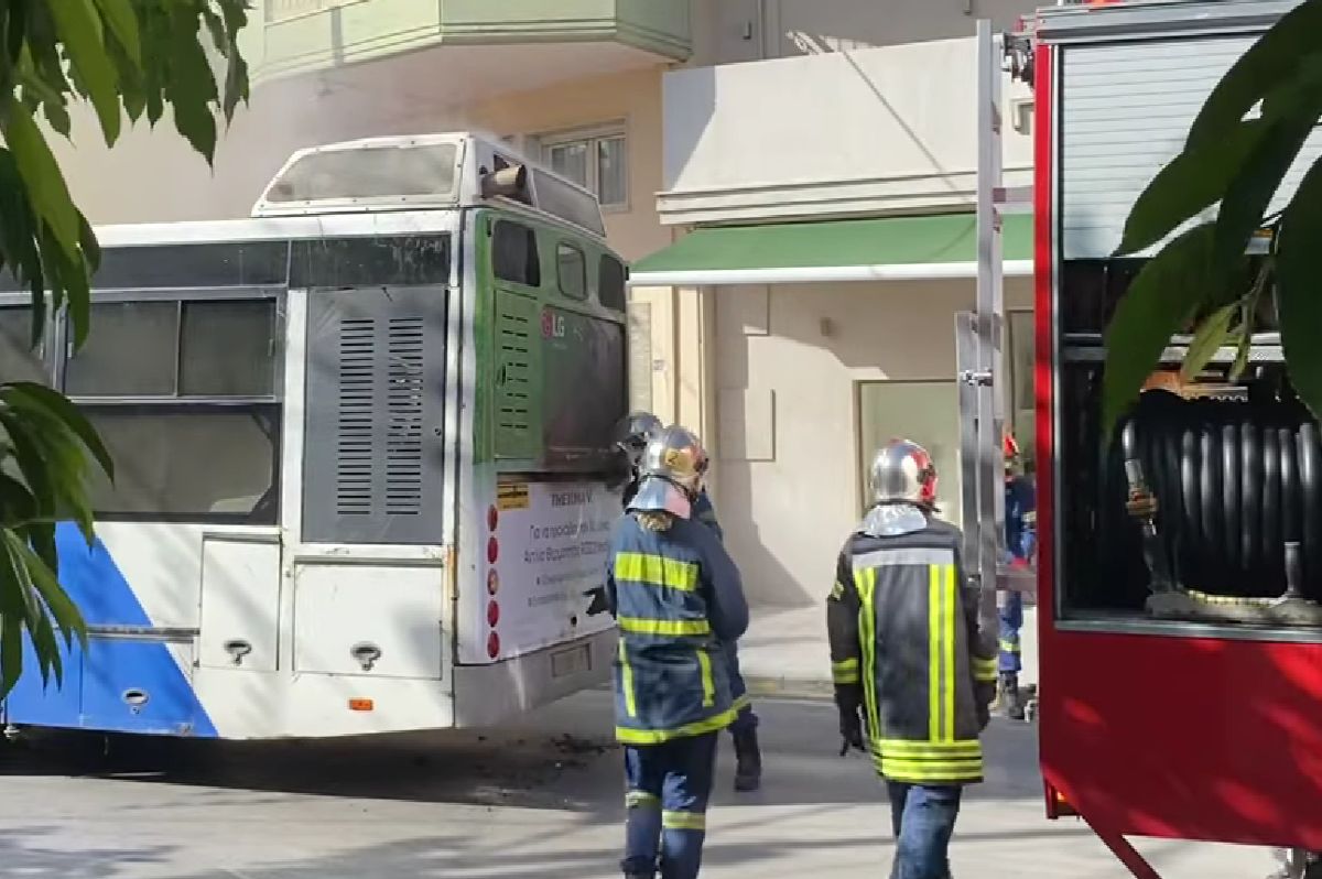Θεσσαλονίκη: Έκρηξη σε λεωφορείο του ΟΑΣΘ – Ξέσπασε φωτιά (Video)