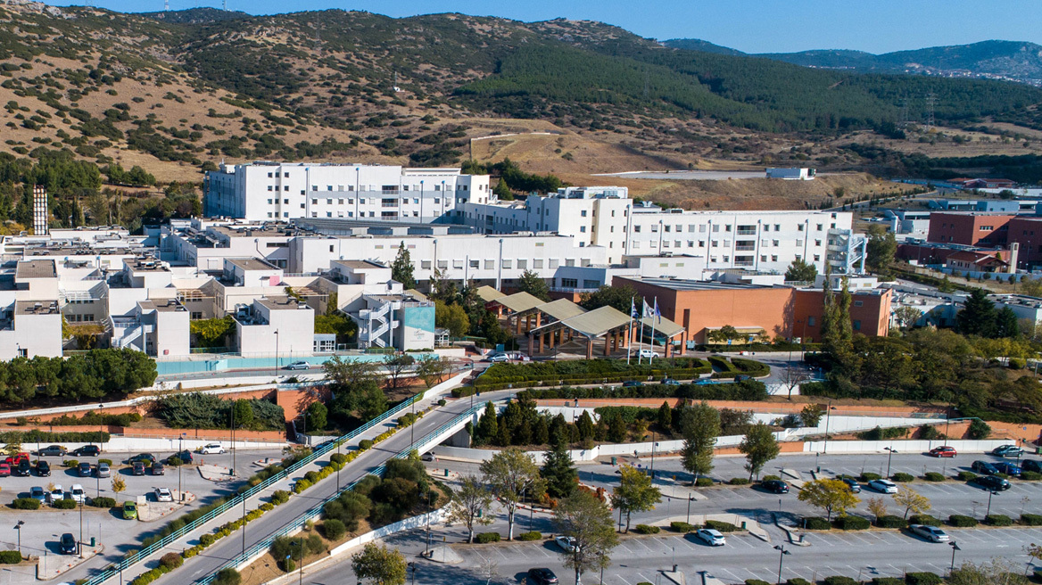 Θεσσαλονίκη: Αυτοκίνητο έπεσε πάνω σε απορριμματοφόρο στις Συκιές – Τραυματίστηκε η 62χρονη εργαζόμενη