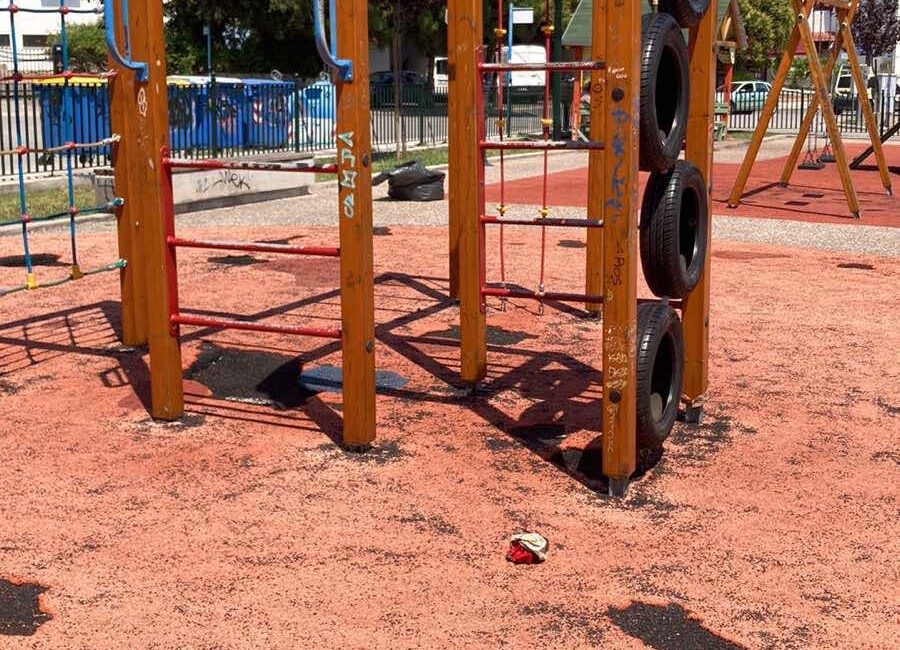 Δ. Θέρμης: Καταστροφές σε παιδική χαρά στον Τρίλοφο